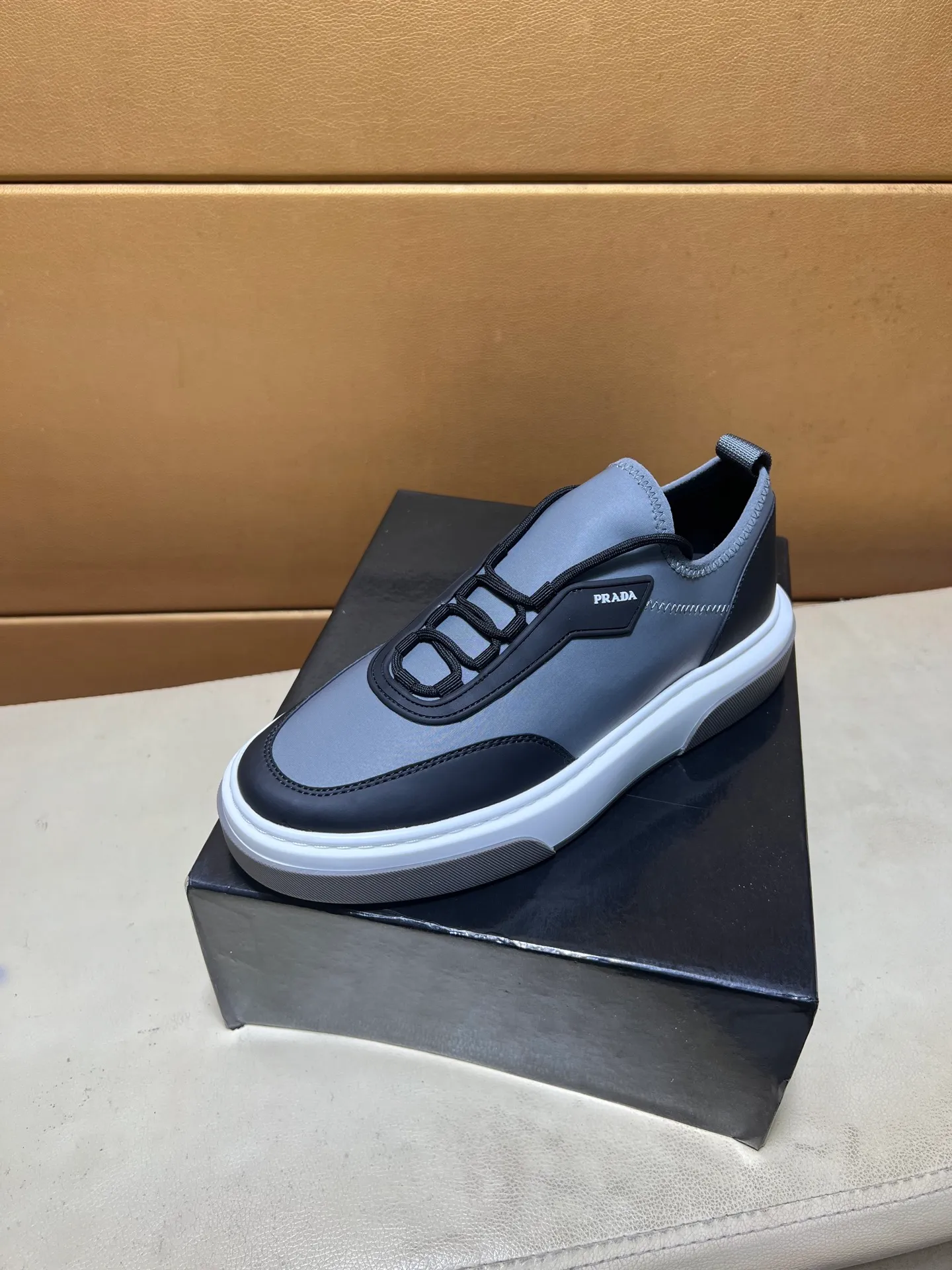 pp560💰👑👑《PRADA》【Classic Original Version】Prada: Top 🔝 Purchasing Agent 🔍🔍Sold at the latest men’s counter simultaneously, imported high-quality original version from Italy 🇮🇹: 🔝Brand silk calfskin·Shoe height, brand logo·Brand high mercerized canvas cloth·Tongue screen printing Brand logo: Prominent (high-end, extravagance, class), exquisite workmanship (imported Italian 🇮🇹 water-based mesh lining, 🐂cowhide feet), soles: original soles specially provided by the original factory, double-layer movable molding: transparent air cushion bottom, environmentally friendly, wear-resistant, ultra-light, comfortable, 🌲🌲🌲, real-life photos 🎬The real ones are more beautiful Code number 38-44
